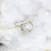Load image into Gallery viewer, Silver | Moonstone Ring | Size 8.5